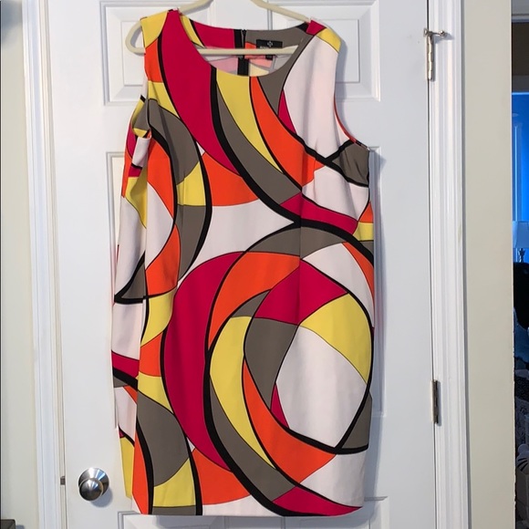 Ronni Nicole Dresses & Skirts - 👗Sleeveless Abstract Design Dress 24W